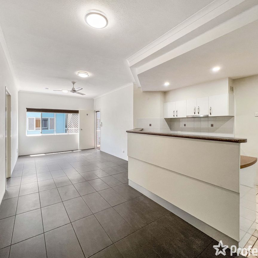 RENOVATED 1ST FLOOR 2 BEDROOM UNIT WITH PRIVATE BALCONY - NEAR SHOPPING CENTRE - Photo 1