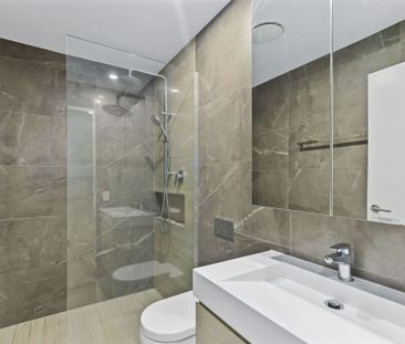 Spacious and stylish, ground floor apartment in an unbeatable locat... - Photo 2