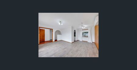 Coastal 3-Bedroom Villa with Tranquil Gardens - Photo 2