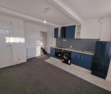 2 bedroom terraced house to rent - Photo 2