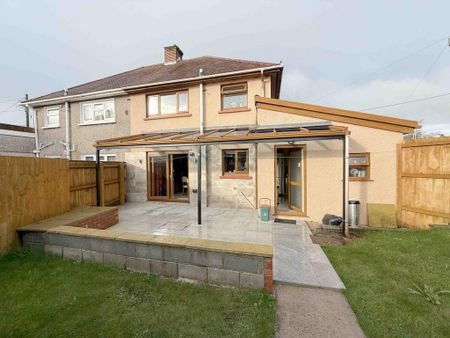 3 bedroom semi-detached house to rent - Photo 3