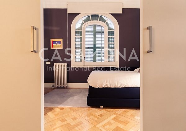 Modern 3 Bedroom Apartment with Private Terrace in Eixample