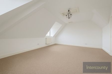 Wood Hall, CB11, Saffron Walden - Photo 3