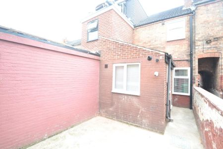 2 bedroom terraced house to rent - Photo 3