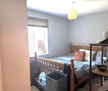 Farnburn Avenue, Slough, Berkshire,SL1 - Photo 1