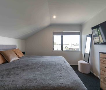 Beautifully Presented Three Bedroom Home - Photo 3