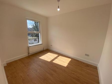 4 bedroom terraced house to rent - Photo 5