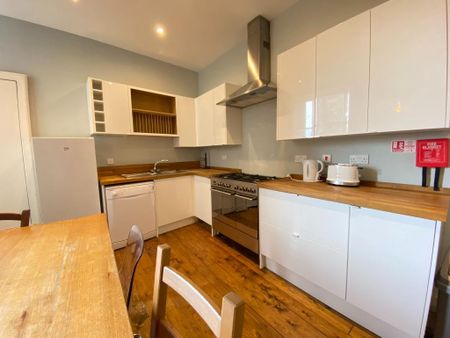 4 bedroom flat to rent - Photo 5