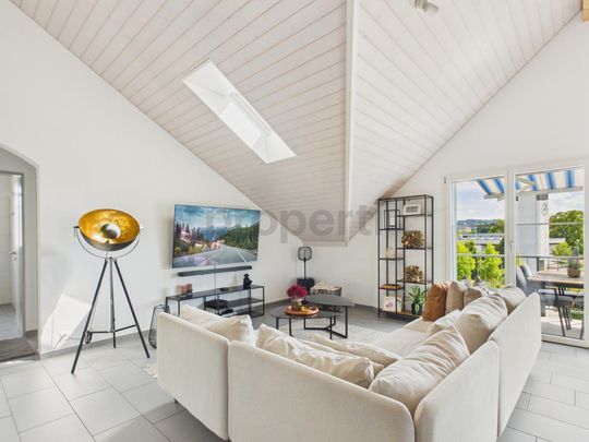 Alles inklusive: Dachwohnung mit Garage, 2 Parkplätzen und eigenem ... - Photo 1