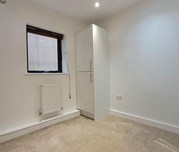 3 bedroom flat to rent - Photo 6