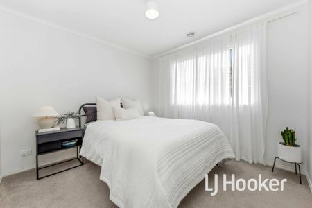 Modern Four Bedder In Cardinia Grove! - Photo 3