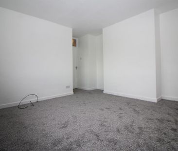 3 Bedroom House - Terraced To Let - Photo 2