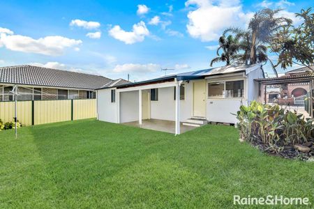 Spacious Home - Photo 5