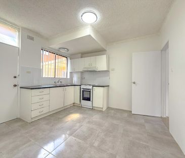 RENOVATED TOWNHOUSE - Photo 2