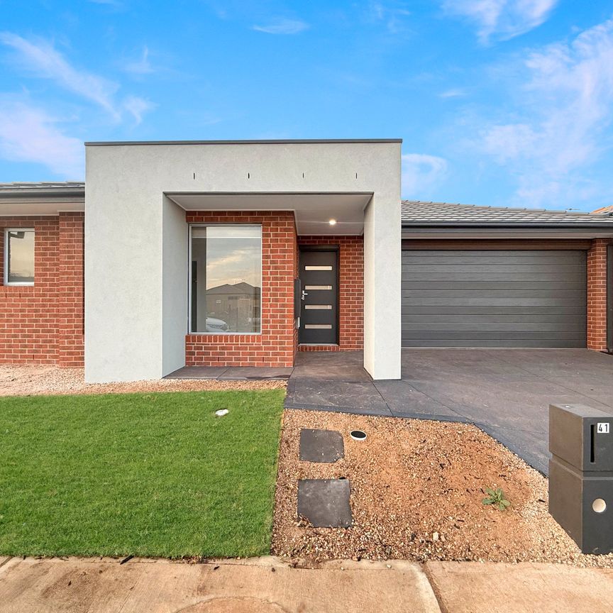 41 Urquhart Road, Tarneit - Photo 1