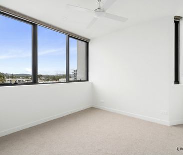 Spacious Apartment with Stunning Ocean Views in Palm Beach - Photo 1