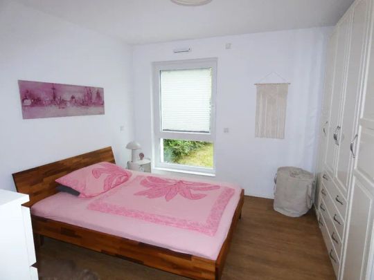 Gemütliche 2-Zimmer-Wohnung im Erdgeschoss mit Einbauküche und Terrasse - Photo 1