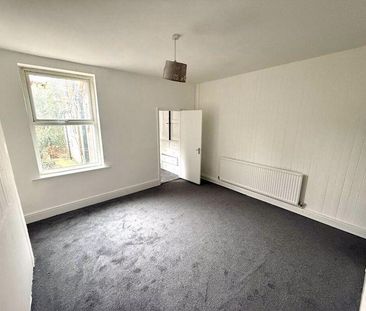 4 bedroom terraced house to rent - Photo 5