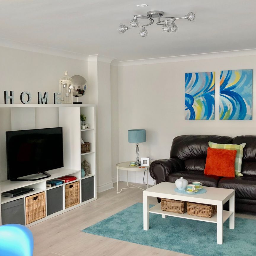 Detached house in Shinfield - Photo 1