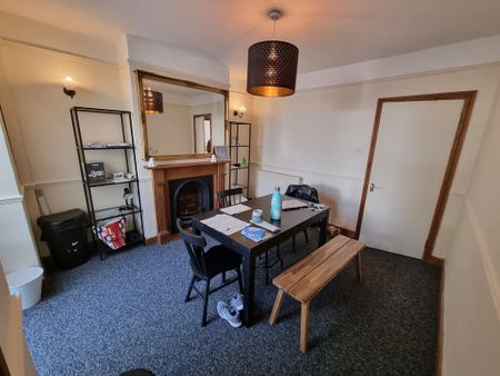 4 Bed Student Accommodation - Photo 2