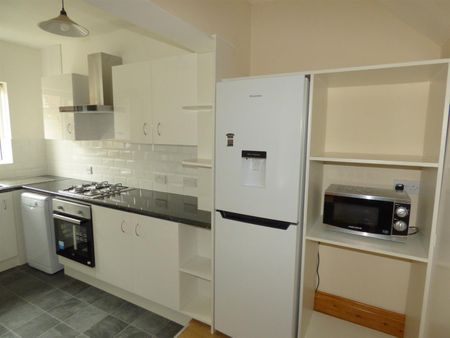2 bed terraced house to rent in Falmouth Road, Heaton - Photo 5
