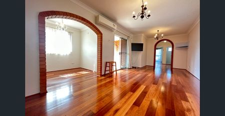 Sun drenched and oversized apartment with two bedrooms, separate formal dining or study, and two balconies. - Photo 4