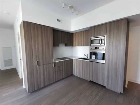 For Lease - 11 Wellesley Street Unit# 1811, Toronto, Ontario - Photo 3