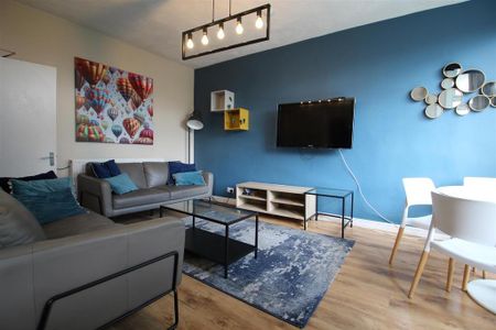 4 bedroom terraced house to rent - Photo 3