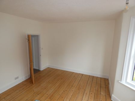 3 bed House - To Let - Photo 5