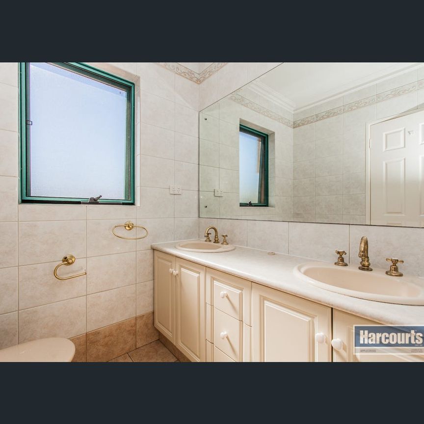 4 Bed 2 Bath Townhouse in Applecross - Photo 1