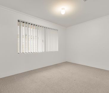 Spacious 4-Bedroom, 2-Bathroom Family Home in Secret Harbour - Photo 5