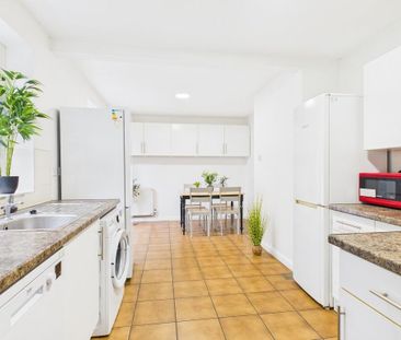 1 bedroom in a house share to rent - Photo 4