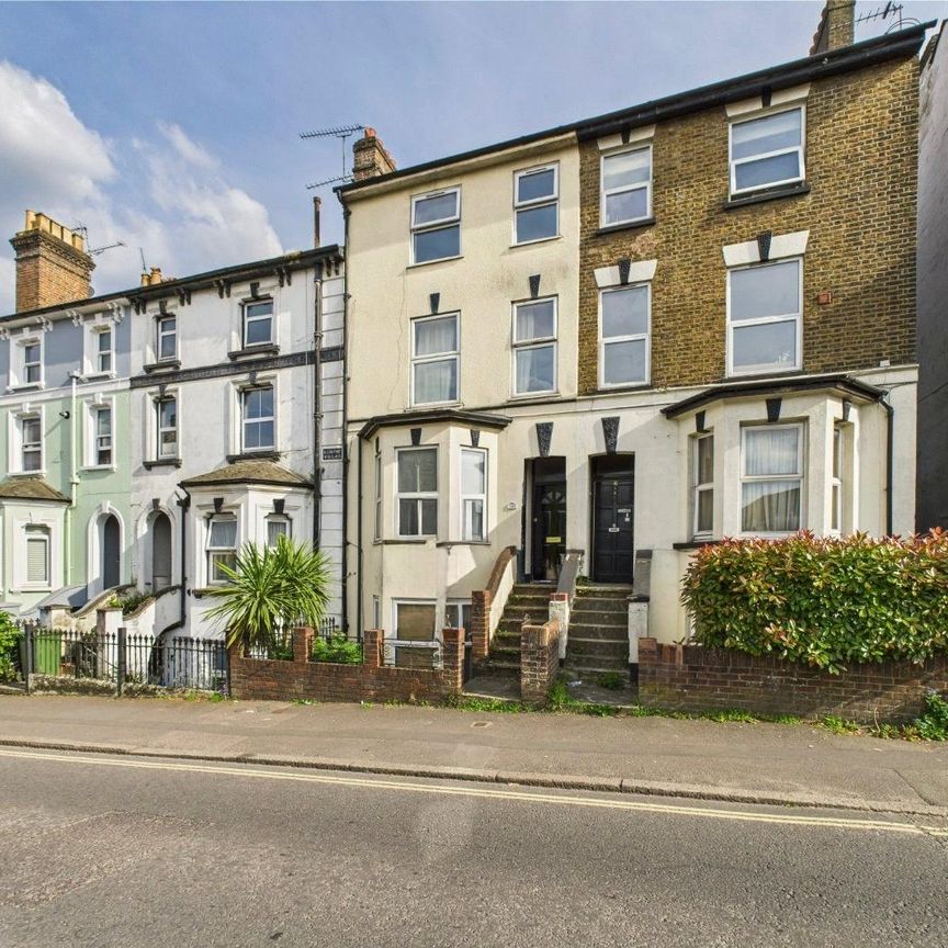 1 bedroom Flat in Queens Road, Aldershot - Photo 1