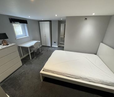 6 bedroom house to rent - Photo 3