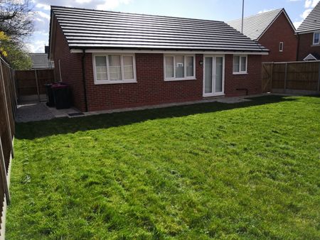 2 Bed Bungalow, Lomas Close, M5 - Photo 4