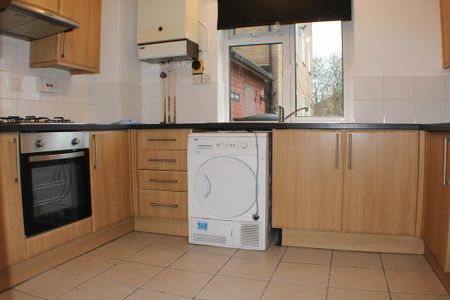 2 bedroom flat to rent - Photo 4