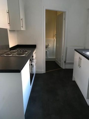 2 bedroom ground floor flat to rent - Photo 4