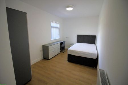 6 bedroom detached house to rent - Photo 4