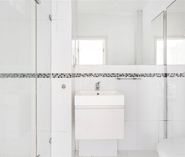 Wandsworth Road, London, SW8 - Photo 3