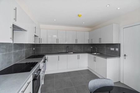 1 bedroom in a house share to rent - Photo 3