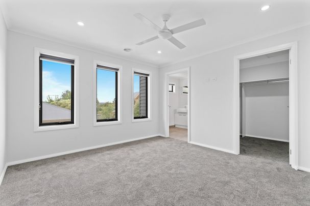 UNIT IN QUIET CENTRAL REDAN COMPLEX - Photo 1