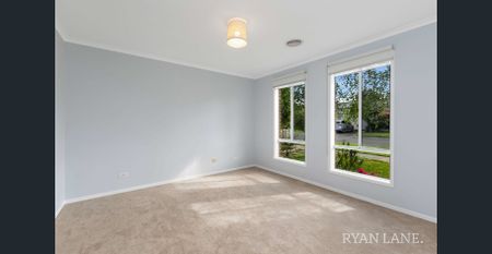 IMMACULATE 3-BEDROOM FAMILY HOME! - Photo 3