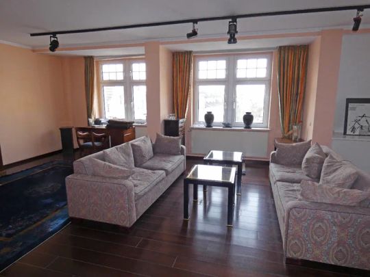 NEU: Ein Traum für Dachgeschossliebhaber direkt im Zentrum von Wiesdorf! - Photo 1