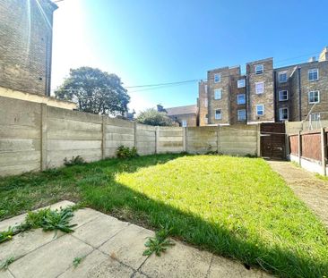 3 bedroom end of terrace house to rent - Photo 5