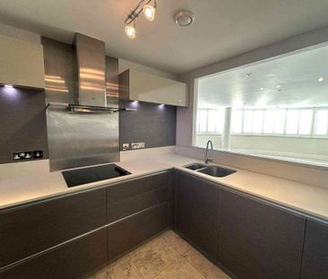 3 bedroom flat to rent - Photo 3