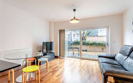 Two bedroom, two bathroom duplex apartment with parking - Photo 5