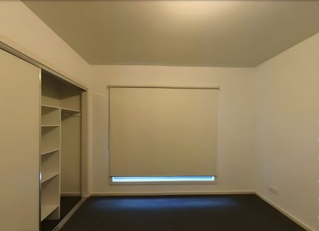 MODERN STYLISH 2 BEDROOM TOWNHOUSE - Photo 4