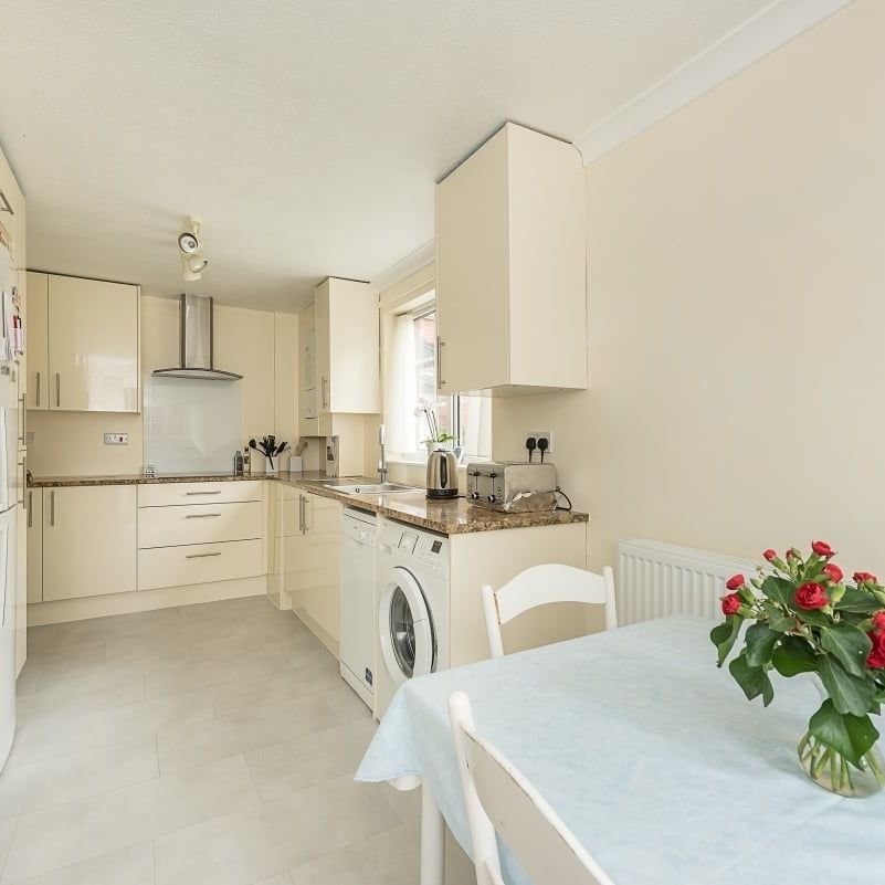 2 bedroom terraced house to rent - Photo 1