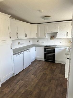 30 Carrowreagh Road, Dundonald, BT16 1TS - Photo 1