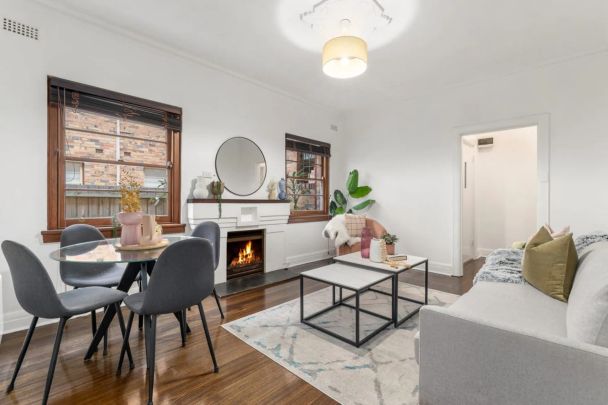 Delightful Deco Charm With Contemporary Edge - Photo 1